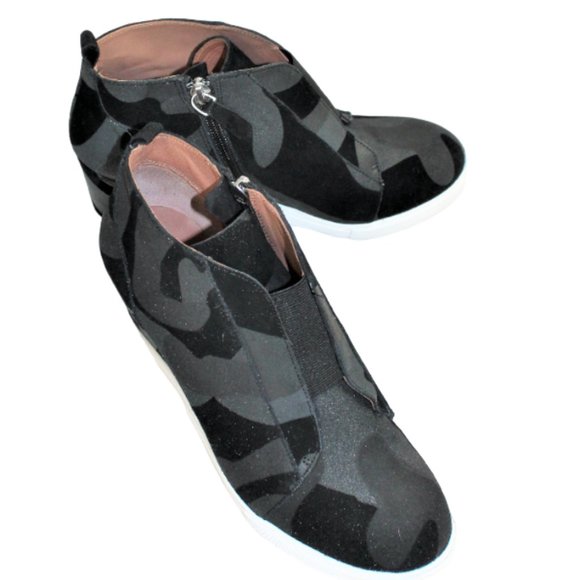 Linea Paolo Felicia Dark Gray & Black Camo Low Wedge Ankle Bootie, Size … - Picture 7 of 11